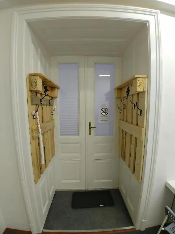 Apartment Rooms Veveri - Uvoz, 10 Min By Walk To The Center Czech Republic